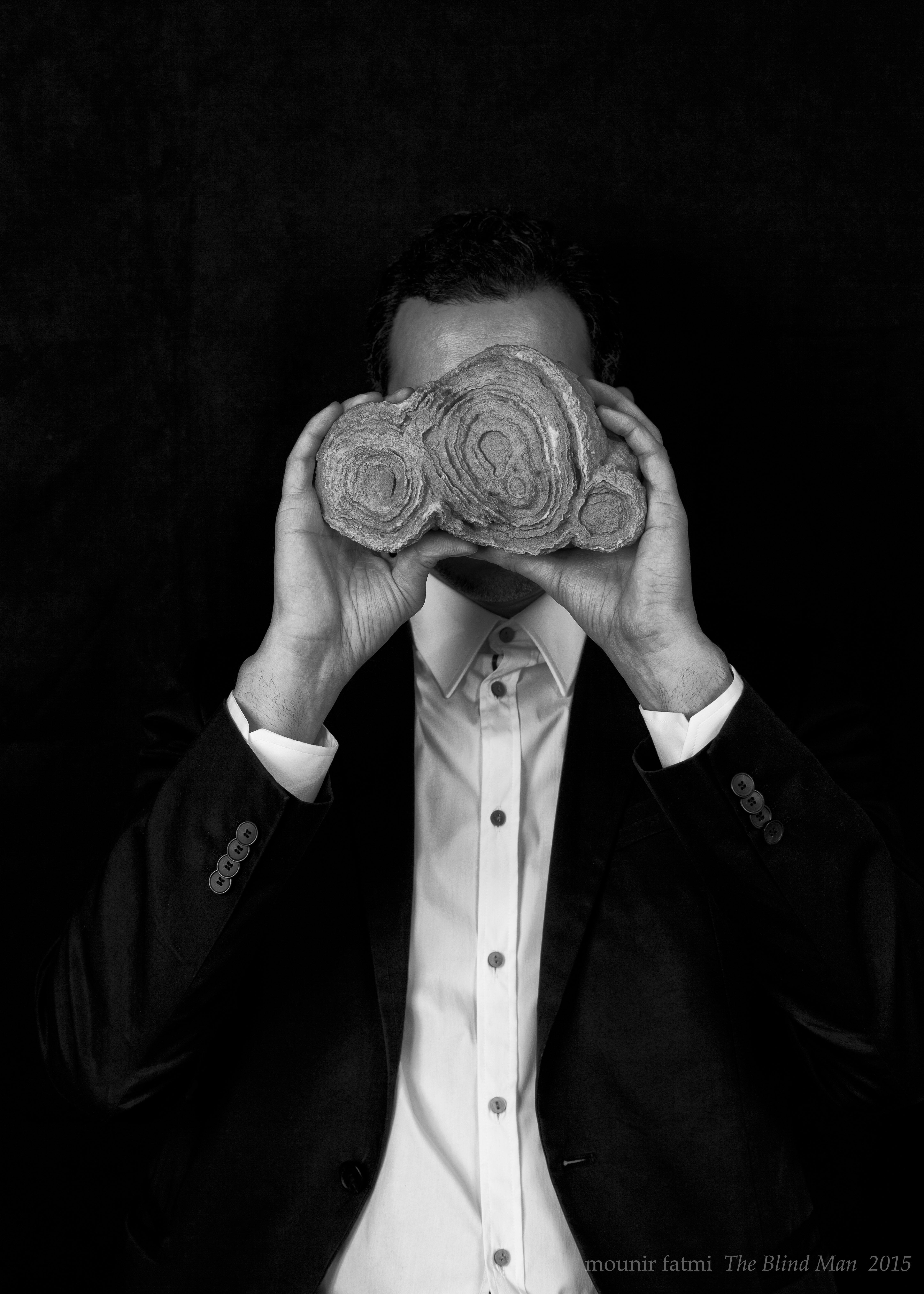 ムニール・ファトゥミ、生と死の対話を開くメッセージ｜アートフロント